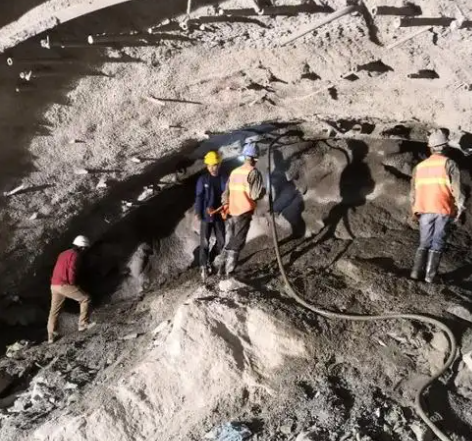 临沧拱顶带模注浆料的施工流程及注意事项